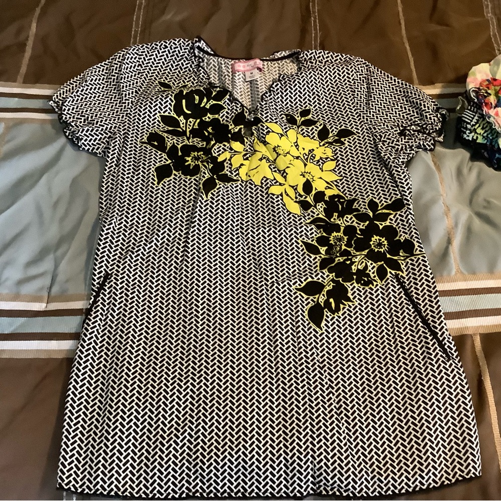 Koi scrub top size M